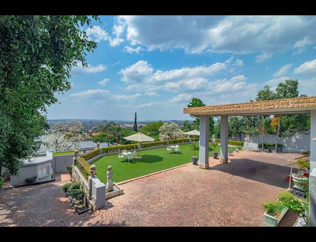9 BEDROOM HOUSE FOR SALE IN GROENKLOOF